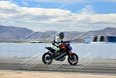 media/Mar-25-2024-Moto Forza (Mon) [[8d4319bd68]]/4-Novice Group/Session 4 Front Straight Speed Pans/